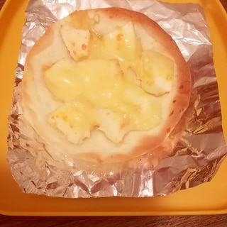ゆで卵の白身とスモークスライスチーズの餃子の皮焼き